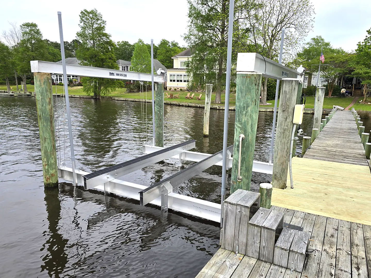 Luxury Cabin Cruiser Gets Lifted 30 Tide Tamer 24,000 lb Boat Lift on Trent River