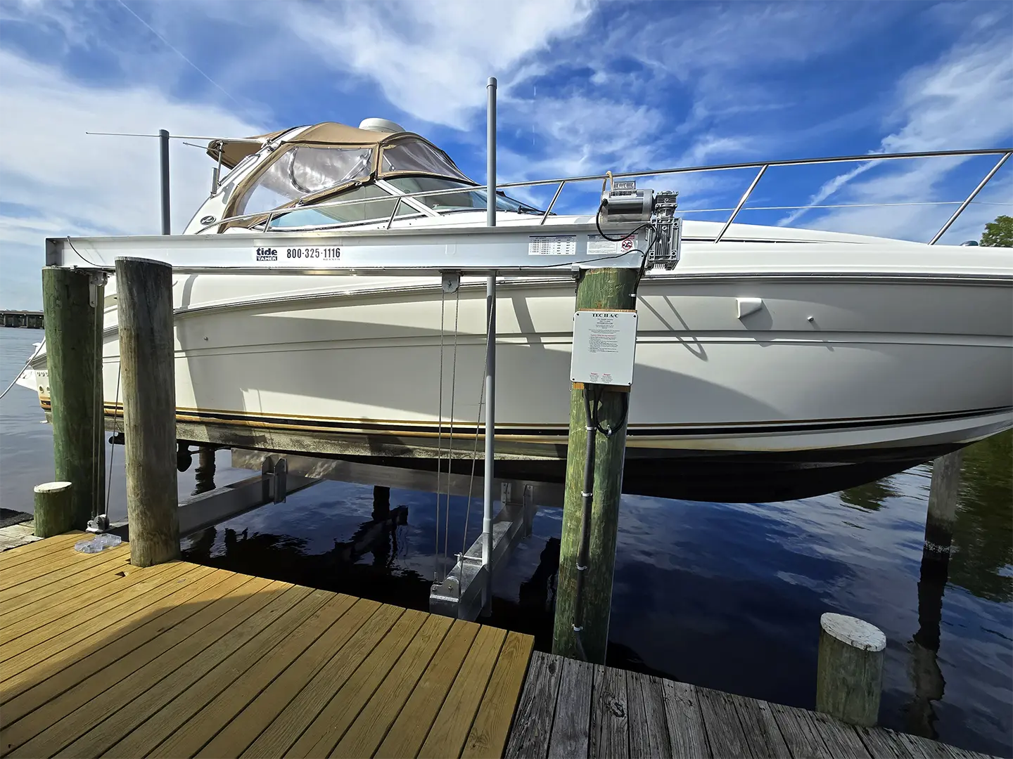 Luxury Cabin Cruiser Gets Lifted 32 Tide Tamer 24,000 lb Boat Lift on Trent River
