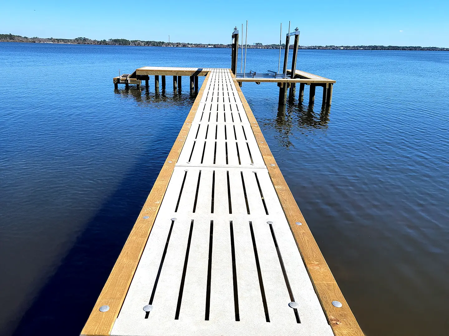 Boat Lift + Wraparound Dock 39 Boat Lift with Finger Piers & Dock on Neuse River