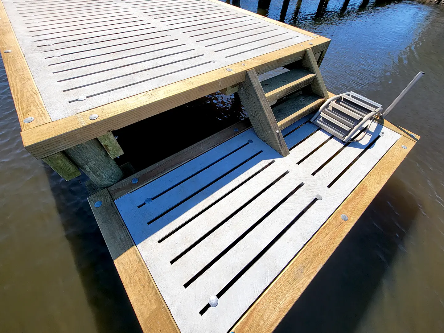 Boat Lift + Wraparound Dock 42 Boat Lift with Finger Piers & Dock on Neuse River