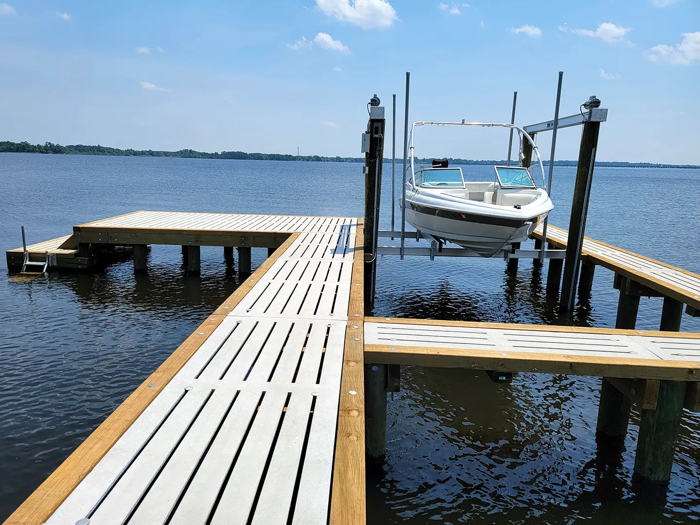 Boat Lift + Wraparound Dock 41 Boat Lift with Finger Piers & Dock on Neuse River