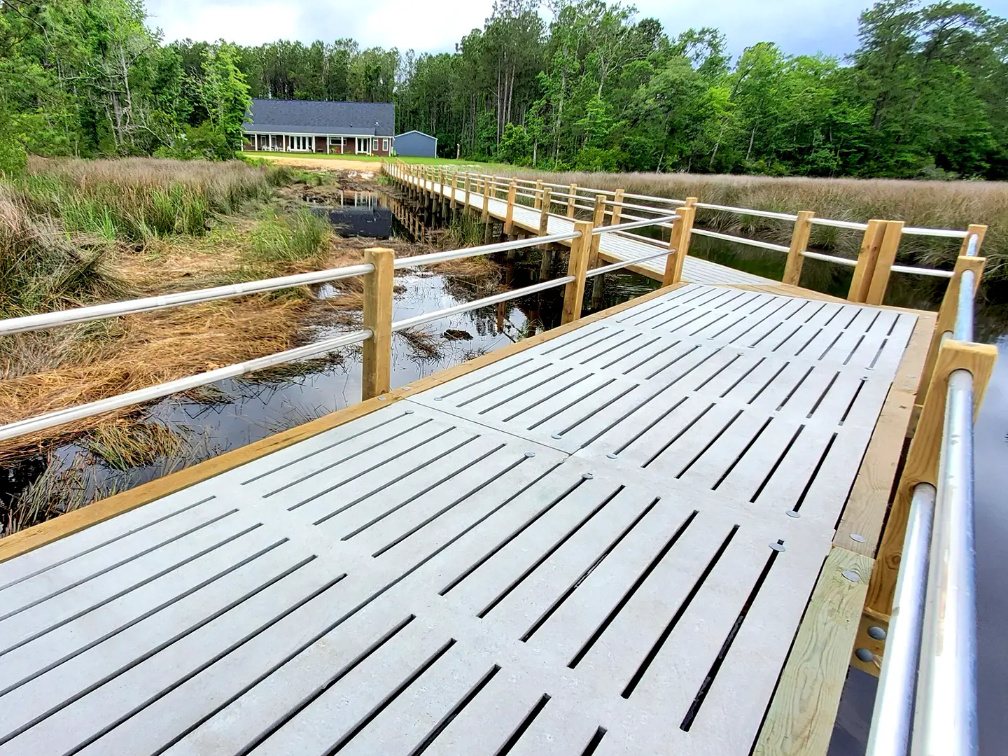 Hog Slat with Aluminum Railing 16 Hog Slat Dock with Aluminum Railing on Neuse River