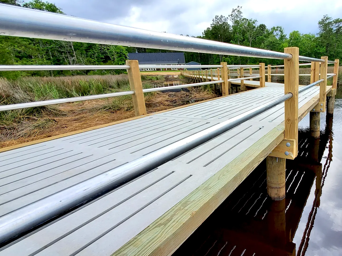 Hog Slat with Aluminum Railing 17 Hog Slat Dock with Aluminum Railing on Neuse River