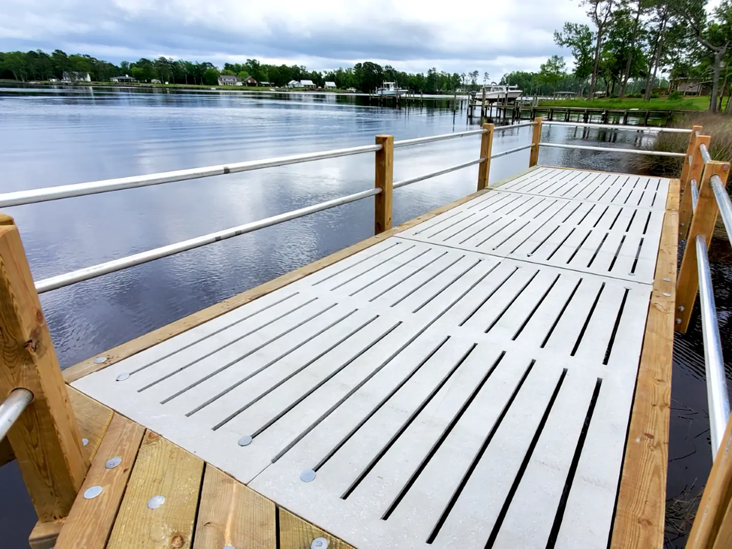 Hog Slat with Aluminum Railing 15 Hog Slat Dock with Aluminum Railing on Neuse River