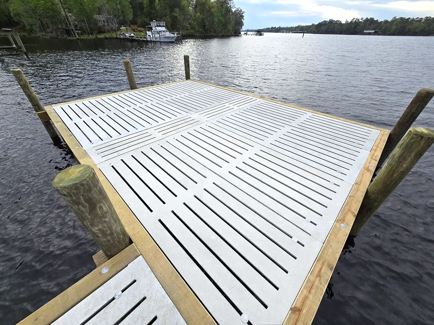 Large Platform Hog Slat Dock on Trent River