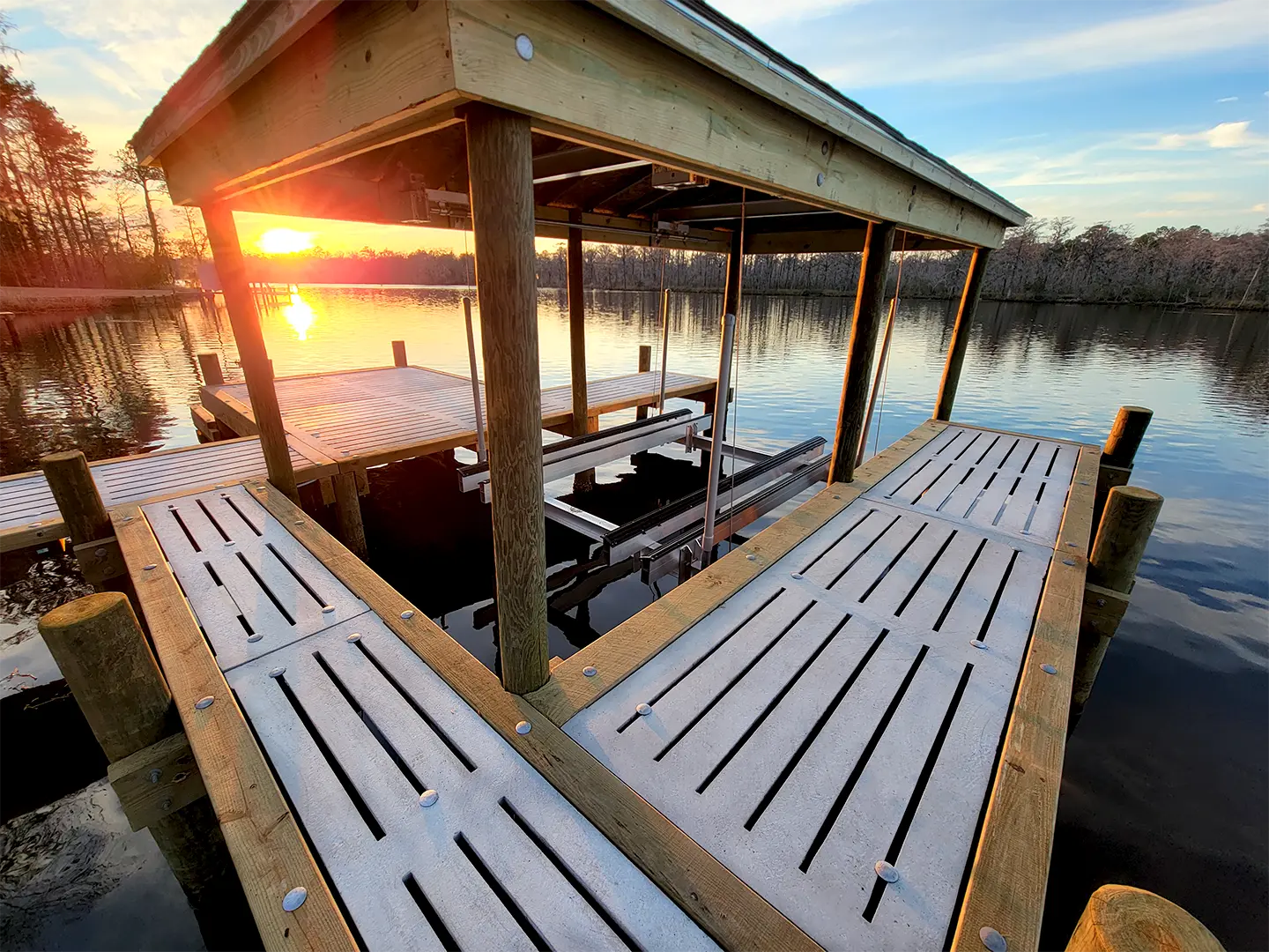 Boathouse + Lift Dock 52 Boathouse + Boat Lift Hog Slat Dock on Wilson Creek